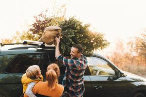 family packing car